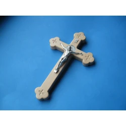 Krzyż wiszący jasny brąz z medalem Św.Benedykta 25,5 cm T1